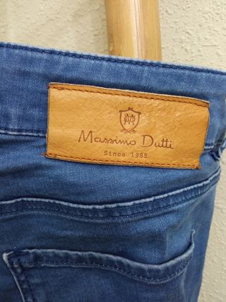 Pantalón Massimo Dutti.