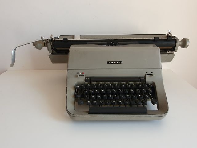 RARA Máquina de escribir FACIT T2 Años 60-70