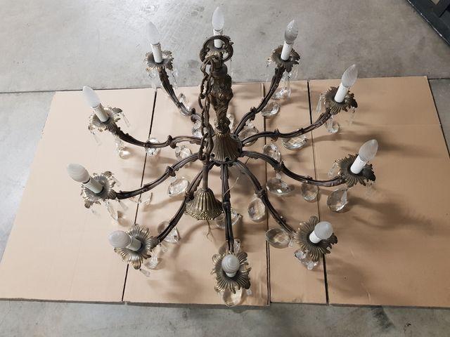 Due lampadari antichi