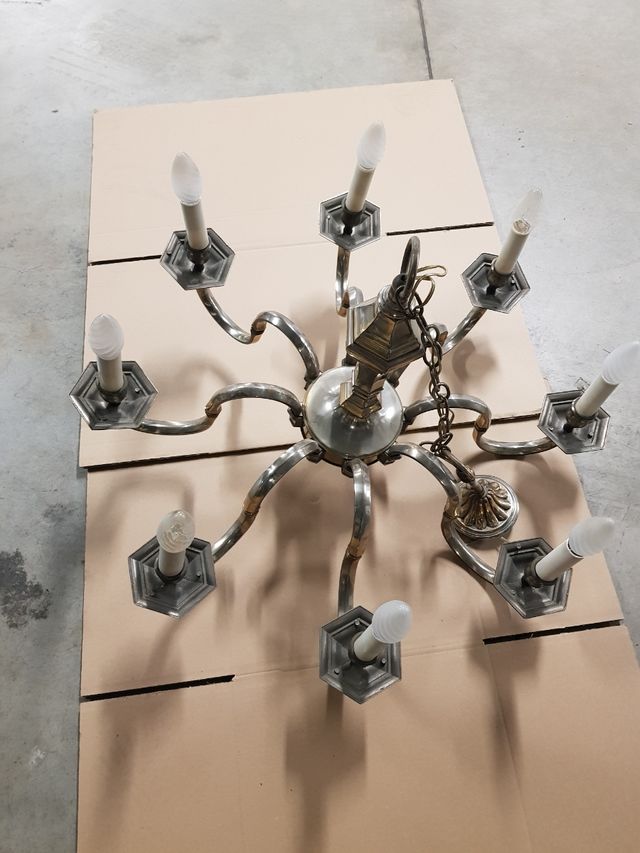 Due lampadari antichi