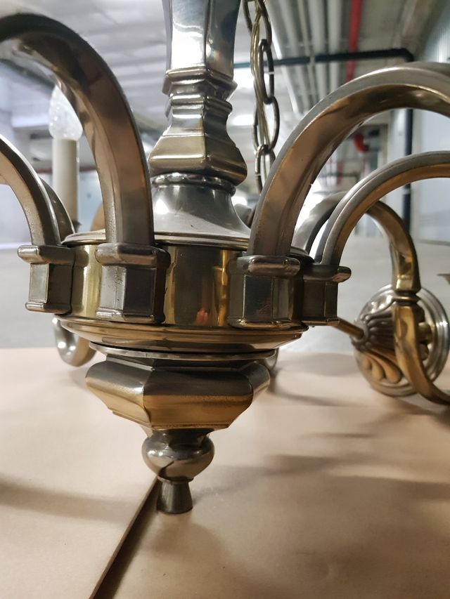 Due lampadari antichi