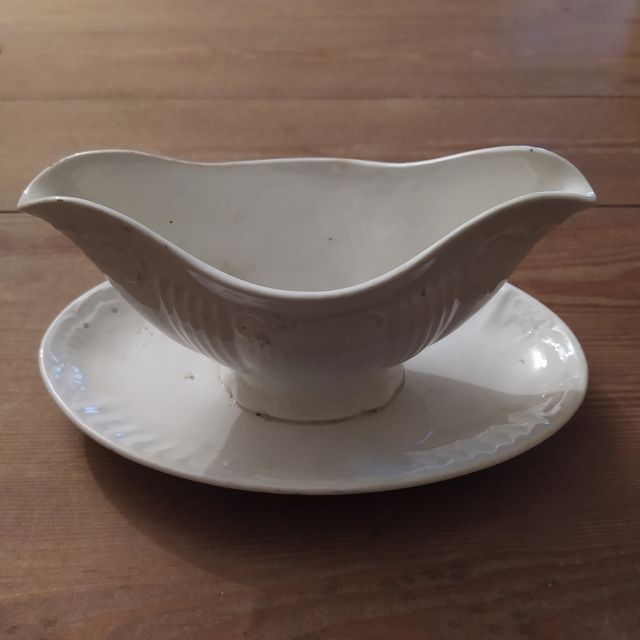 salsera antigua de loza