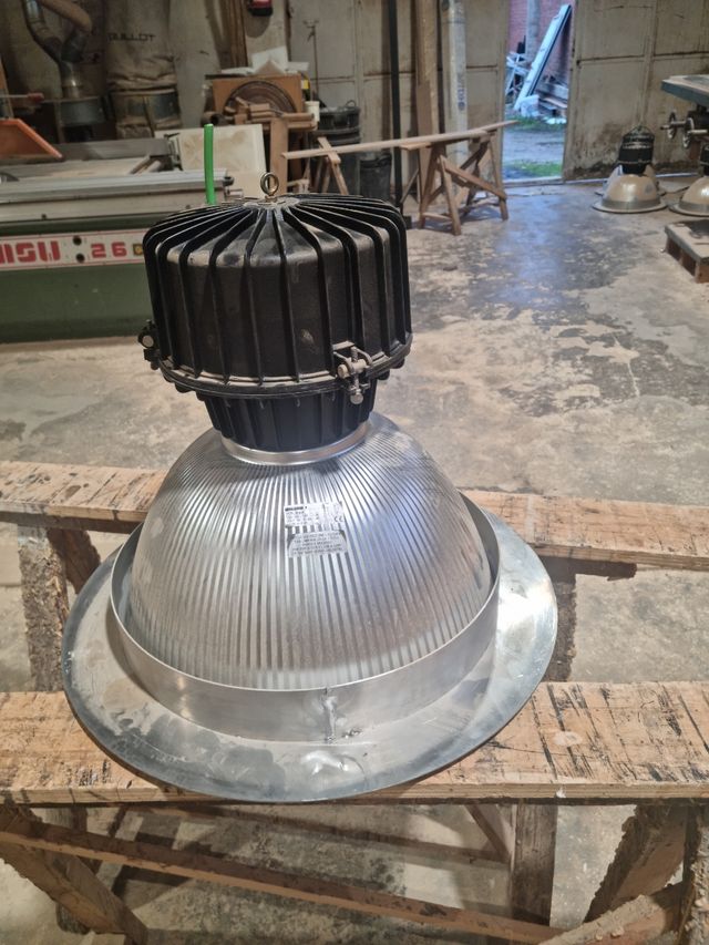 9 lamparas industriales de segunda mano por 50 EUR en Logroño en WALLAPOP