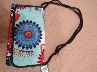 bolso tipo Desigual