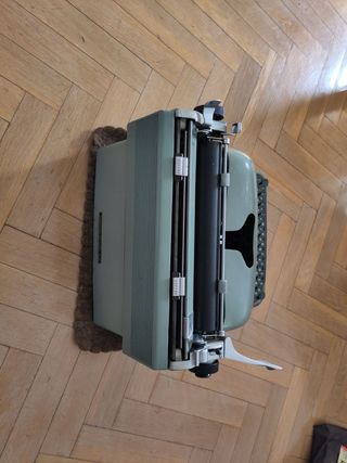 Maquina de escribir Hispano Olivetti Lexicón 80