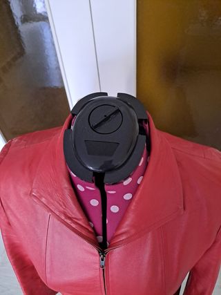 chaqueta cuero color rojo