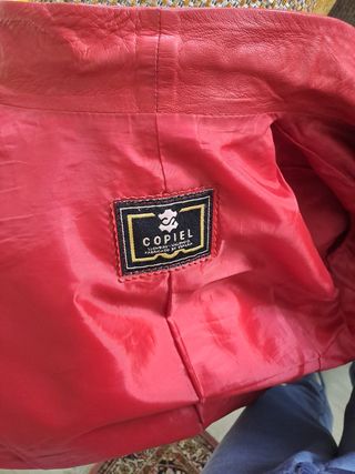 chaqueta cuero color rojo