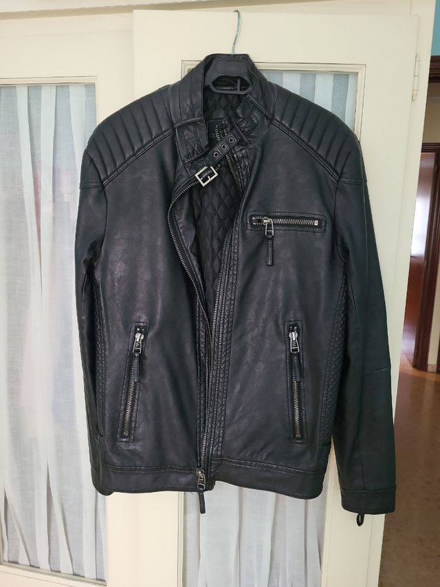 Muy chula.Cazadora de hombre , un solo uso