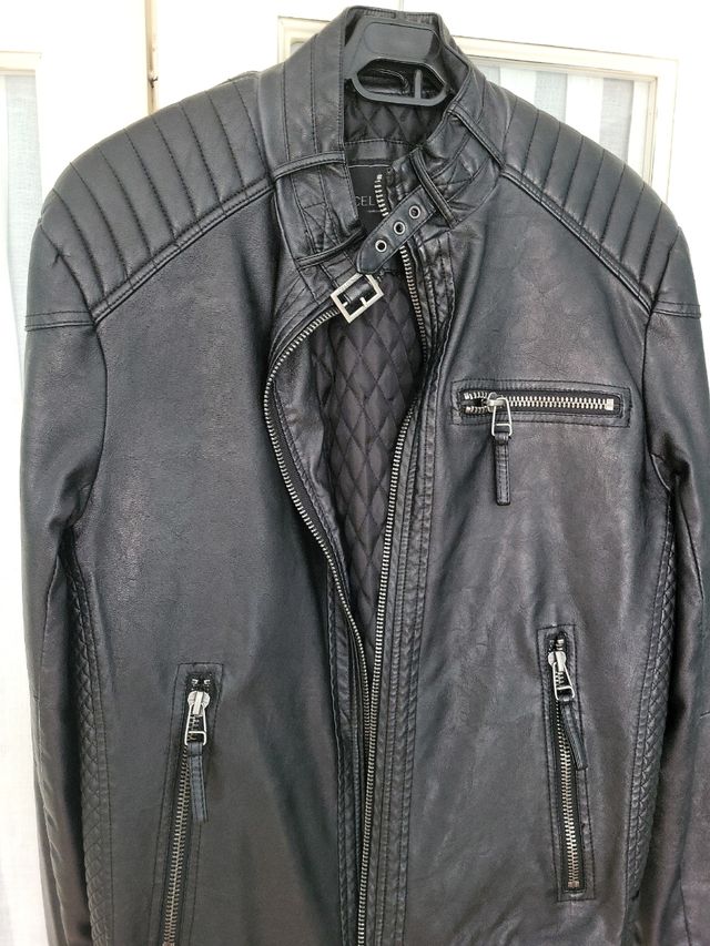 Muy chula.Cazadora de hombre , un solo uso