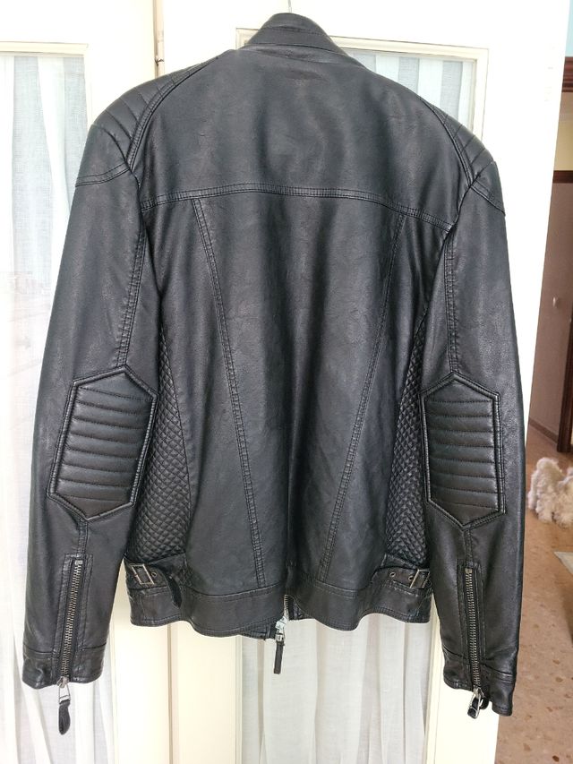 Muy chula.Cazadora de hombre , un solo uso