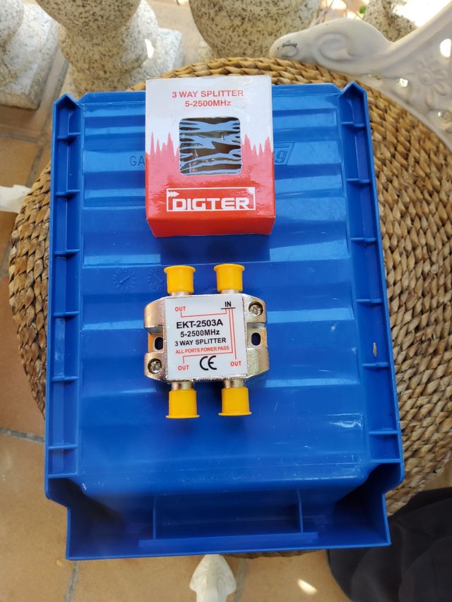 6 REPARTIDOR 3 SALIDAS EKT-2503A DIGTER