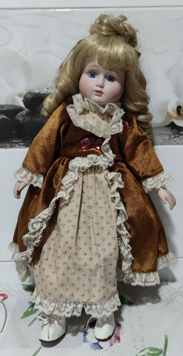 Sylvia (boneca de cera antiga) : r/Dolls, image size:640x1247
