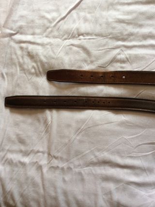 Dos cinturones cuero marrones caballero