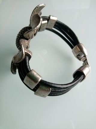 Pulseras de Cuero y Acero.