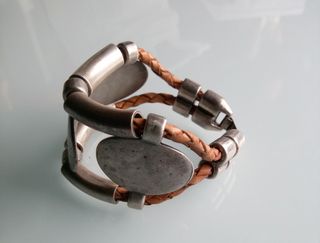 Pulseras de Cuero y Acero.