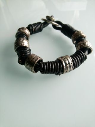 Pulseras de Cuero y Acero.