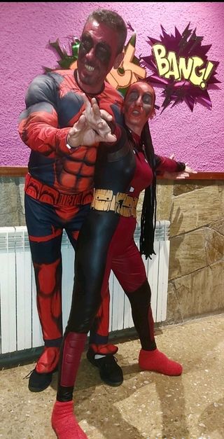 Traje de chica de DEADPOOL. talla S.