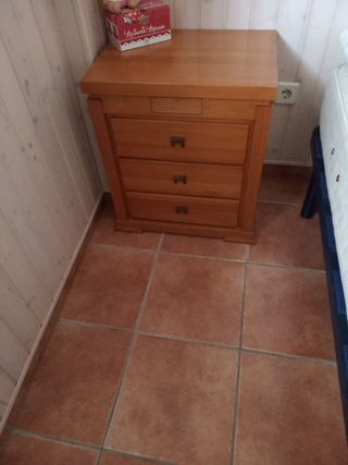 Armario, mesita y Sinfonier