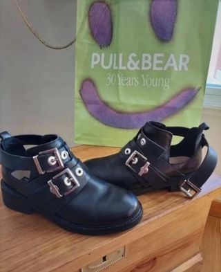 Botines negros de piel. Tacón bajo. Stivaletti 