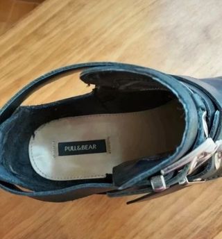 Botines negros de piel. Tacón bajo. Stivaletti 