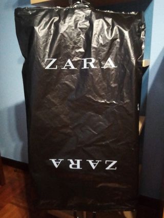Traje chico azul marino. Clasico, pantalón recto. 