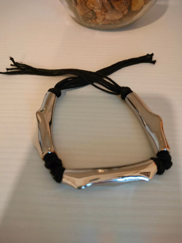 Bracciale metallo chiusura lacci