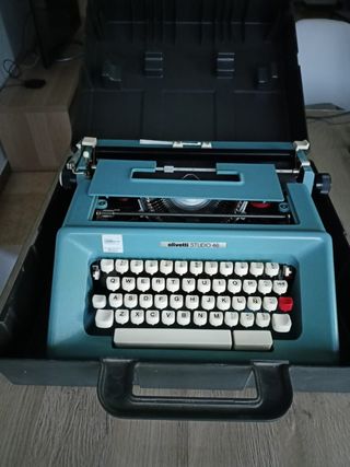 Máquina de escribir Olivetti Studio 46