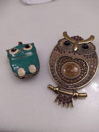 Broche y colgante búhos.