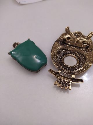 Broche y colgante búhos.