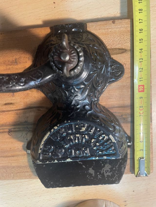 Antiguo molino/molinillo de café