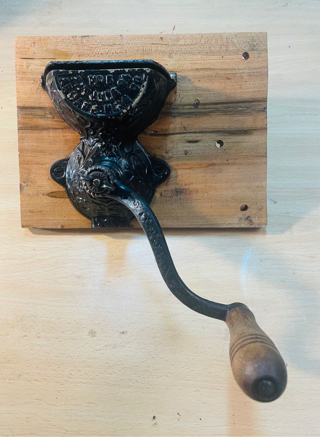 Antiguo molino/molinillo de café