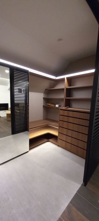 CARPINTEROS  EBANISTAS
ARMARIOS Y MUEBLES A MEDIDA