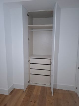 CARPINTEROS  EBANISTAS
ARMARIOS Y MUEBLES A MEDIDA