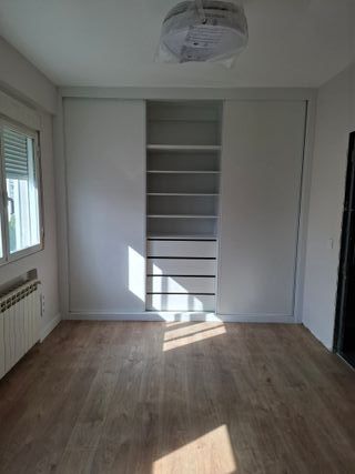 CARPINTEROS  EBANISTAS
ARMARIOS Y MUEBLES A MEDIDA
