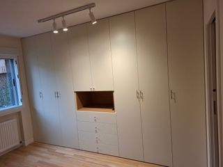 CARPINTEROS  EBANISTAS
ARMARIOS Y MUEBLES A MEDIDA