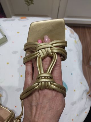 sandalias nuevas doradas bajistas MARYPAZ