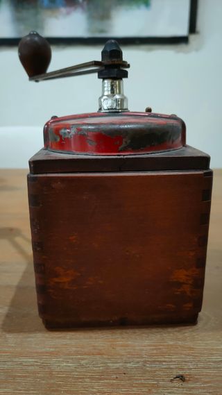 Molinillo Peugeot antiguo