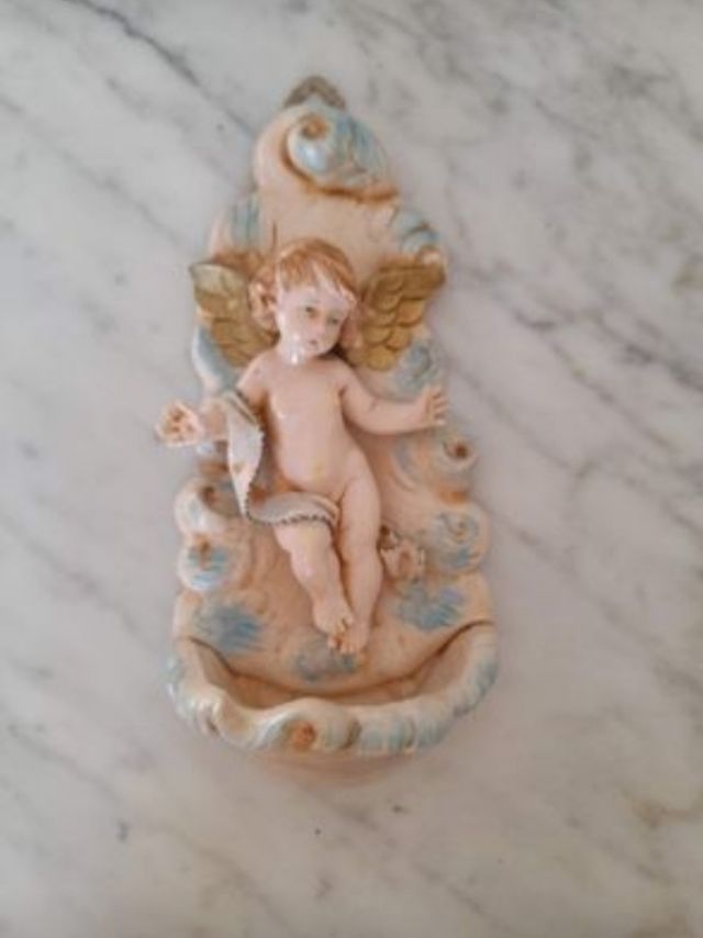 acqua santiera in porcellana