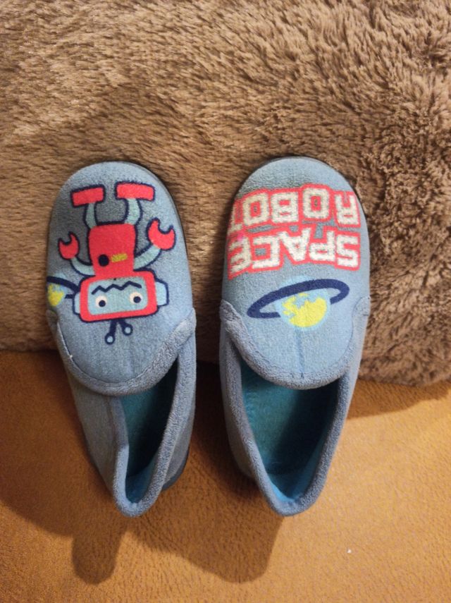 Zapatillas niñ@s num 27, soli estrenadas x 2 €