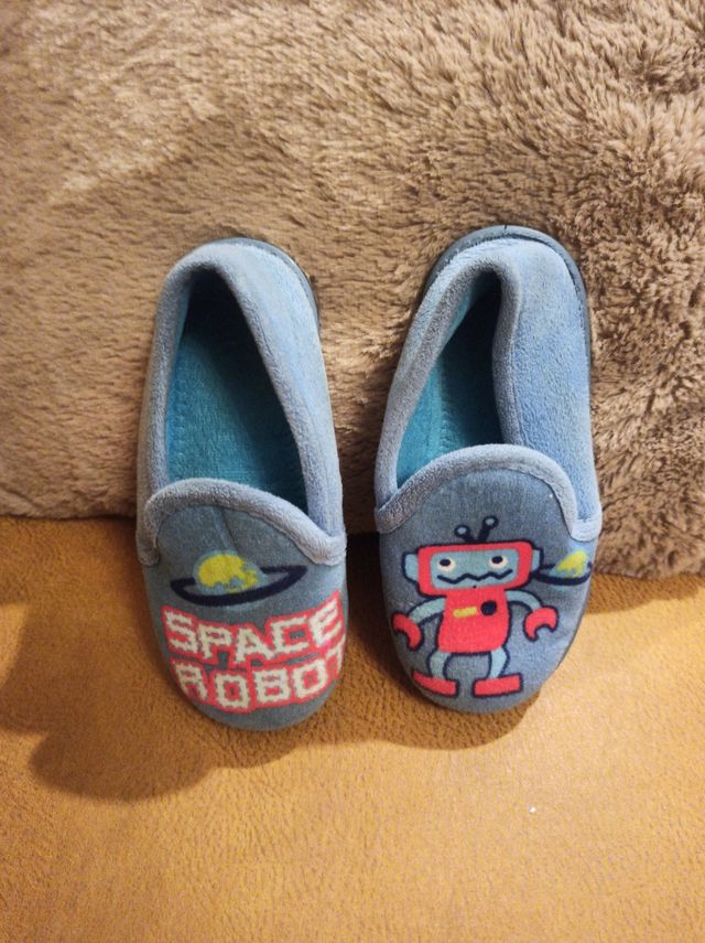 Zapatillas niñ@s num 27, soli estrenadas x 2 €