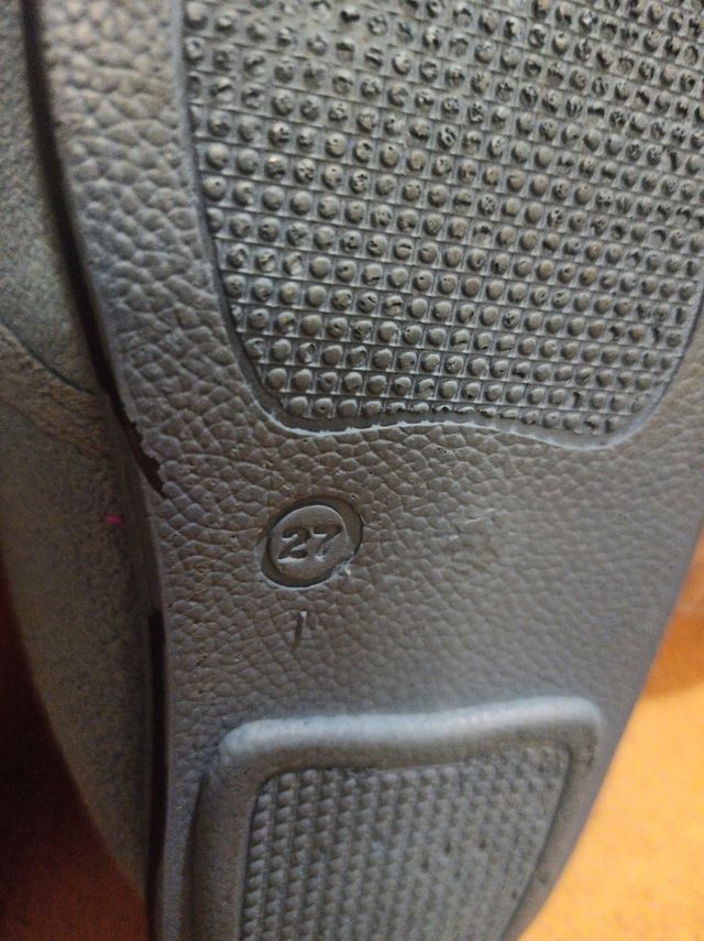 Zapatillas niñ@s num 27, soli estrenadas x 2 €