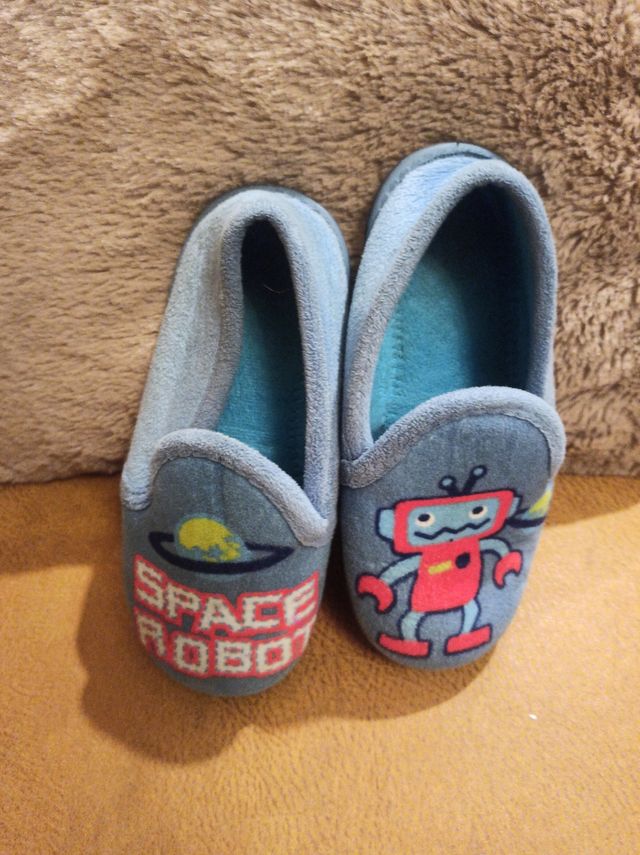 Zapatillas niñ@s num 27, soli estrenadas x 2 €