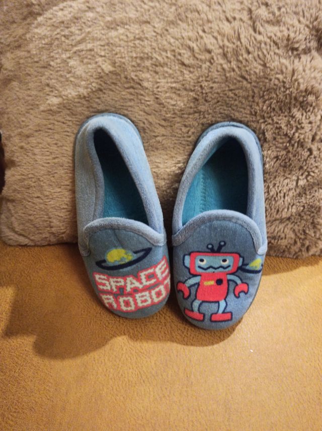 Zapatillas niñ@s num 27, soli estrenadas x 2 €