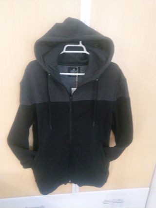 Sudadera con capucha y cremallera Nueva