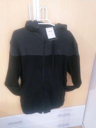 Sudadera con capucha y cremallera Nueva