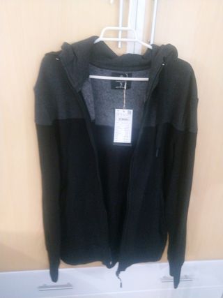 Sudadera con capucha y cremallera Nueva