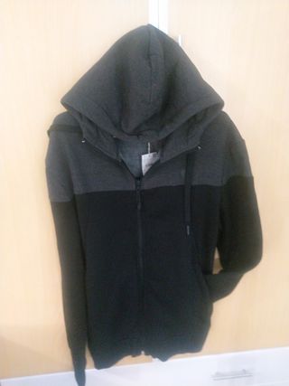 Sudadera con capucha y cremallera Nueva