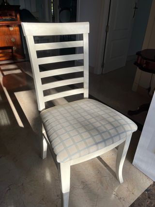 4 sillas de madera maciza