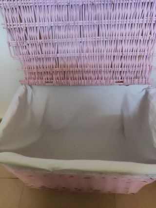 cesta mimbre rosa juguetes niña