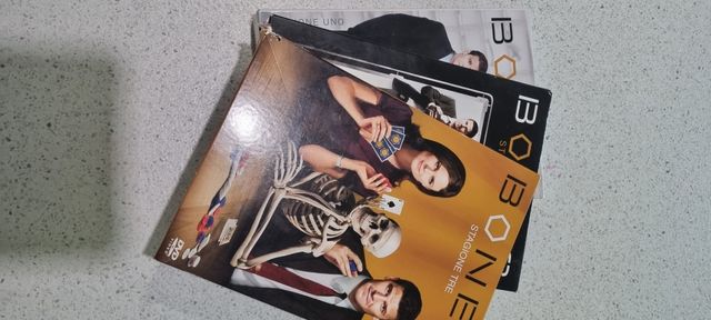 3 stagioni telefilm Bones